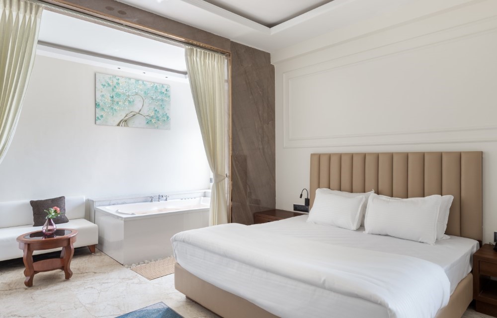King's Room with Open Jacuzzi